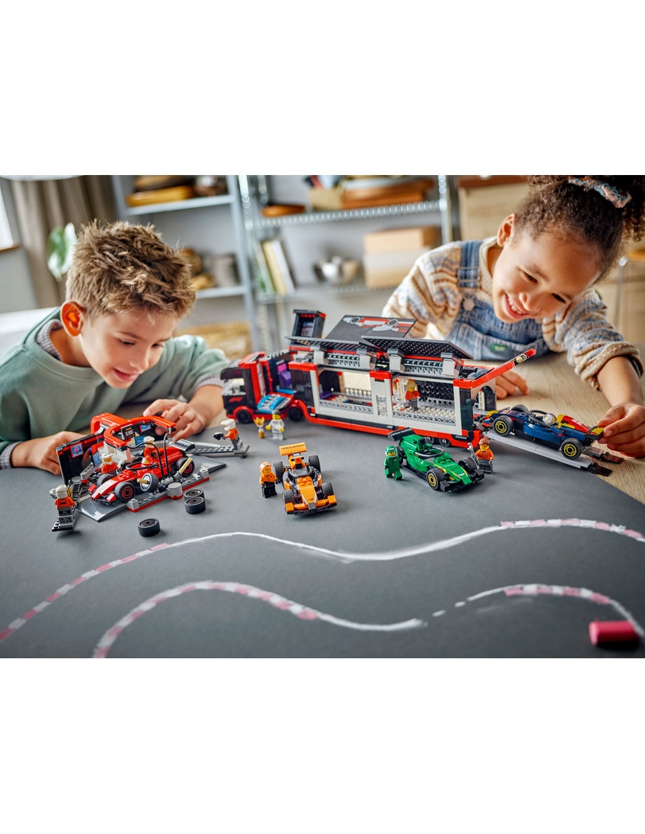 Piloto de F1® con Auto McLaren City 7