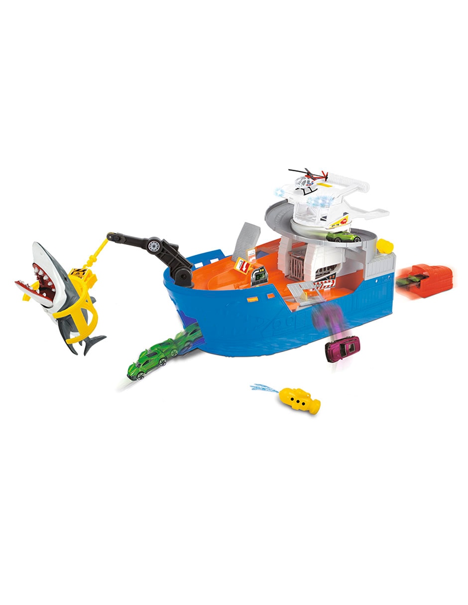 Barco shark attack 4