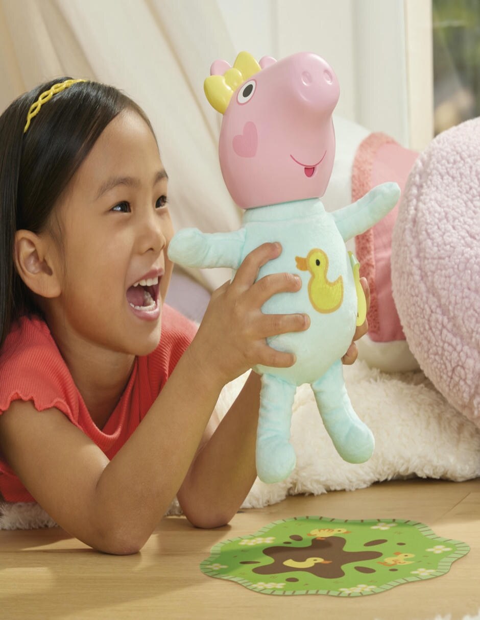 Muñeca fashion Peppa Pig Evie gruñidos y abrazos 9