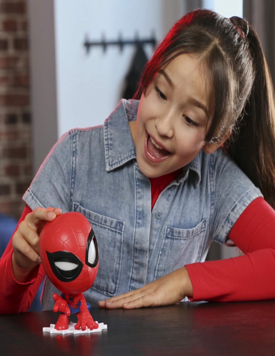Figura de acción Spider-Man con movimiento, luz y sonido 8